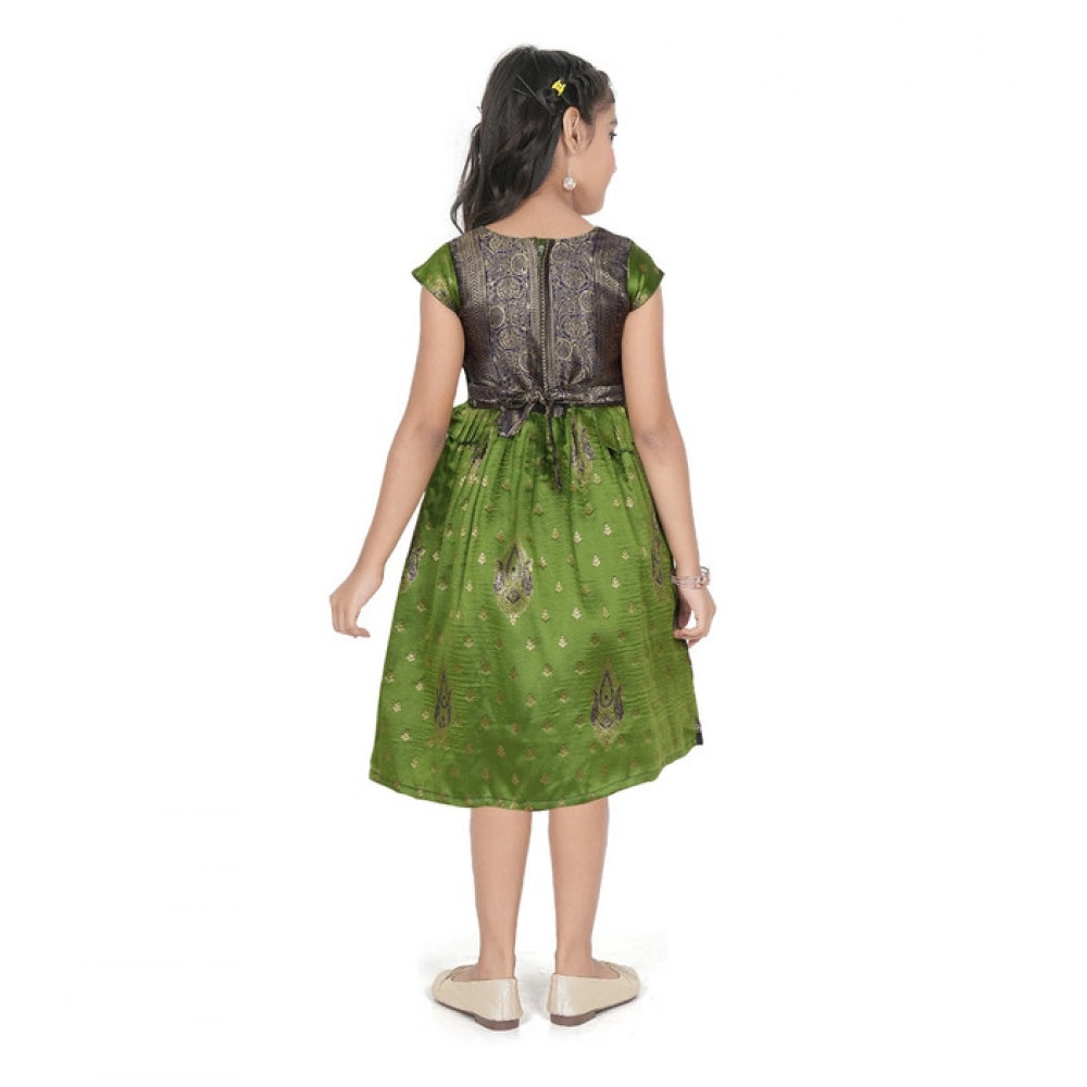 Girl's Brocket Printed Short Sleeve Round Neck Dress (Green)